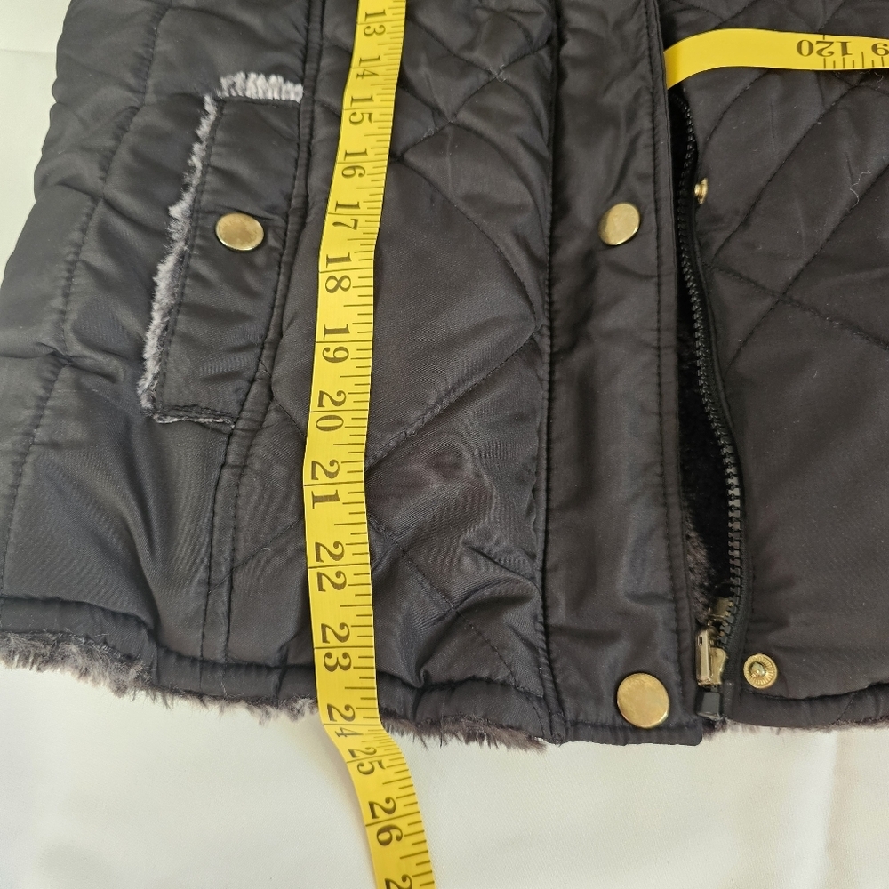 Black Quilted Faux Fur Lined Vest Gold Snaps - Picture 11 of 11